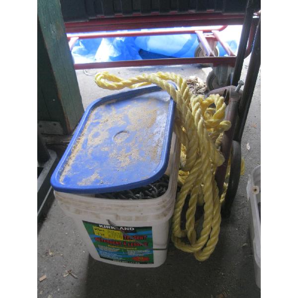 ROPE & BUCKET OF CHAIN