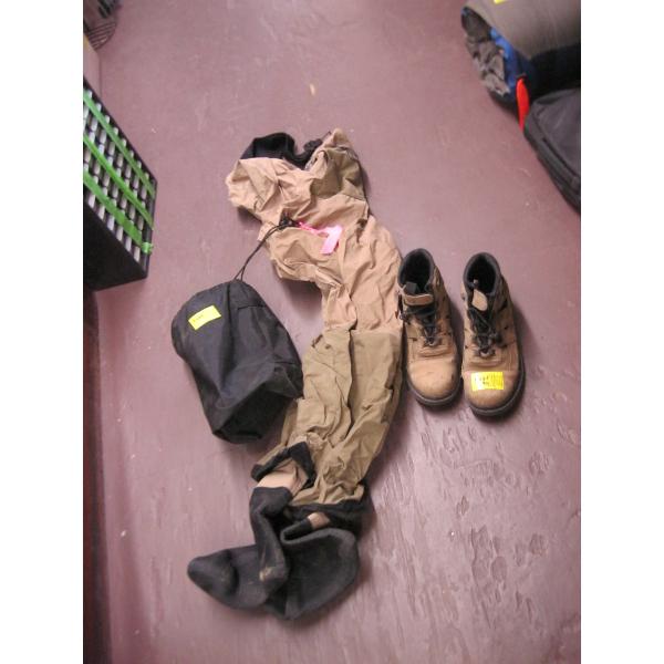 PAIR OF USED WORK BOOTS & FISHING WADERS