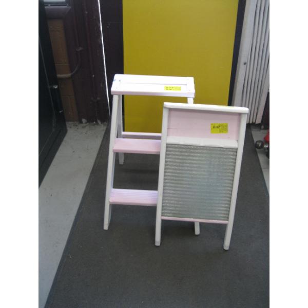 PAINTED 2 STEP LADDER & WASHBOARD