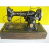 Image 1 : SINGER SEWING MACHINE IN WOOD CASE