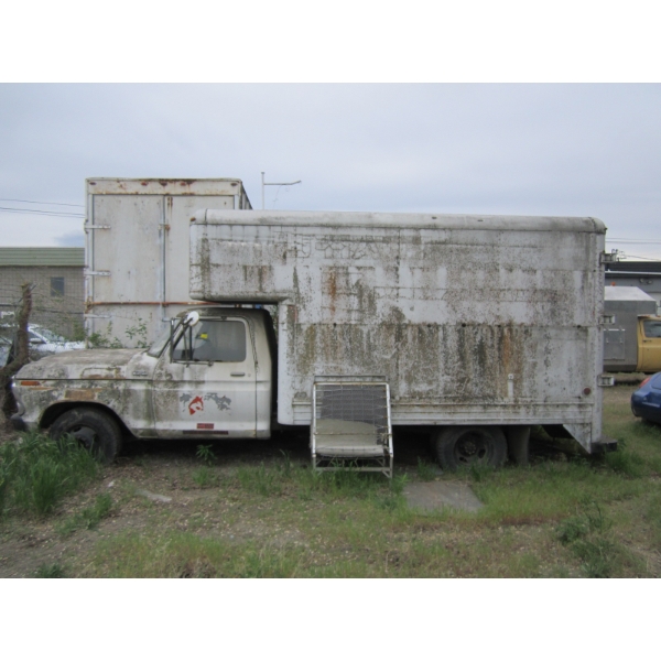 FORD F350 CUSTOM W/STORAGE BOX - CONDITION UNKNOWN