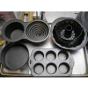 Image 2 : TRAY OF ASST. BUNDT PANS, CUPCAKE TINS, MOLDS, ETC.