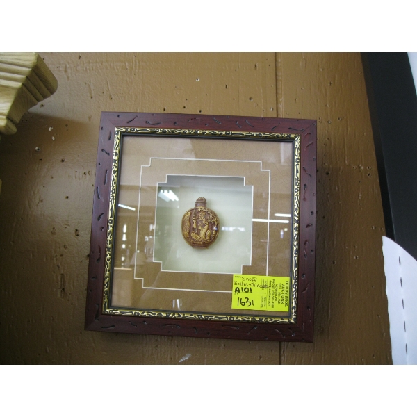 BOX FRAMED SNUFF BOTTLE