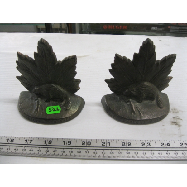 PAIR OF CDN BEAVER & MAPLE LEAF BOOKENDS