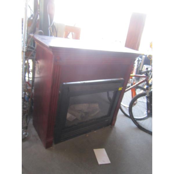 GAS FIREPLACE W/WOOD SURROUND MANTLE