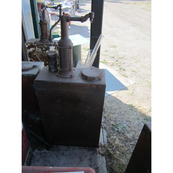 OIL DISPENSER W/TANK