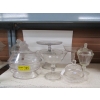 Image 1 : 8 PIECES OF VINTAGE GLASSWARE