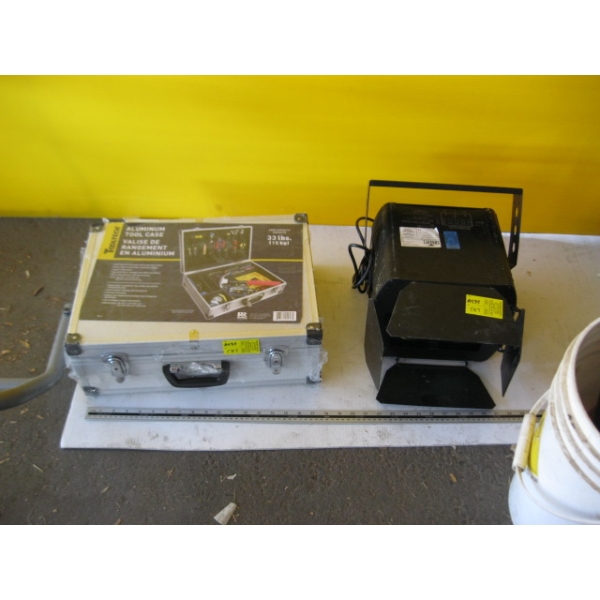 3 BULB DANCE FLOOR LIGHT & NEW CASED PADDED BOX