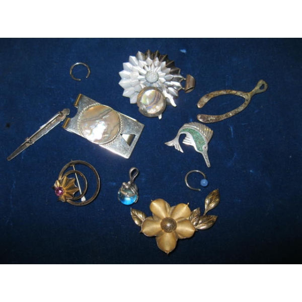 ASST. STERLING SILVER JEWELLERY ITEMS