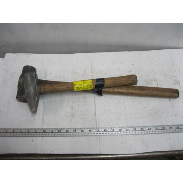 2 SMALL SLEDGEHAMMERS