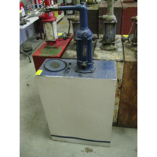 JOHN WOOD OIL PUMP & TANK W/ZERO LINE MOTOR OIL TAG