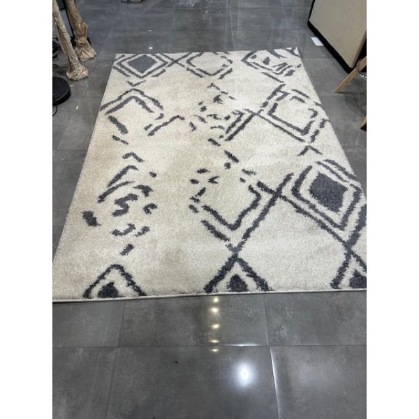 DECORATIVE AREA CARPET, APPROX. 5'3"X7'7"