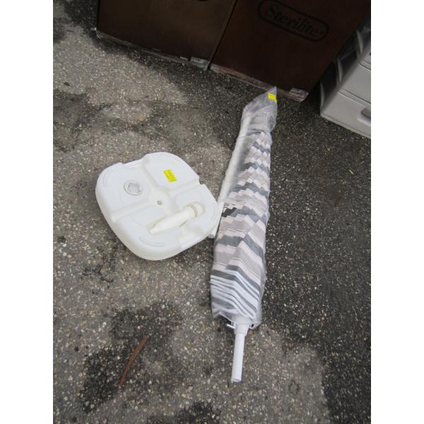 UMBRELLA & PLASTIC STAND