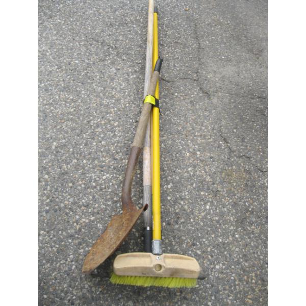 BUNDLE OF ASST. GARDEN TOOLS