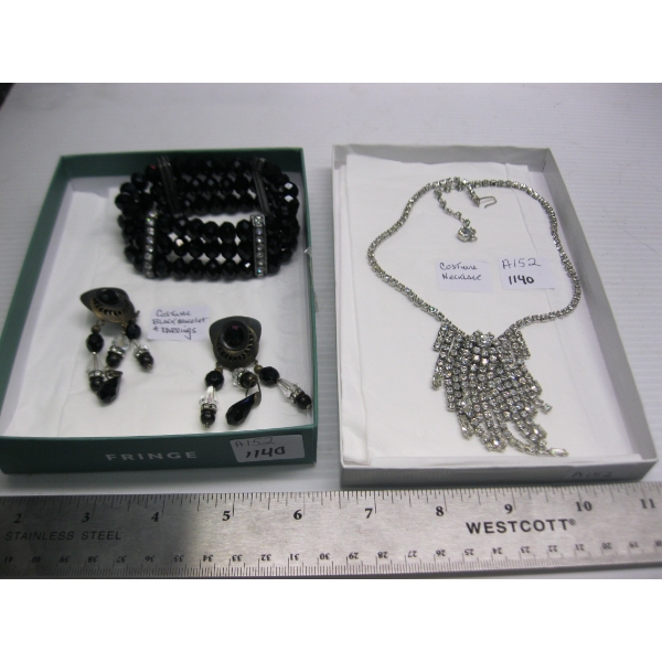 COSTUME NECKLACE & COSTUME BLACK BRACELET & EARRING SET