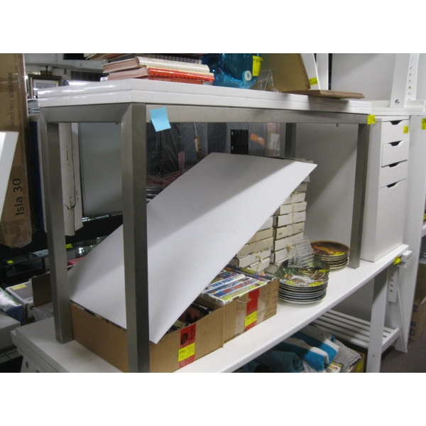 METAL LEG FLIP TOP TABLE