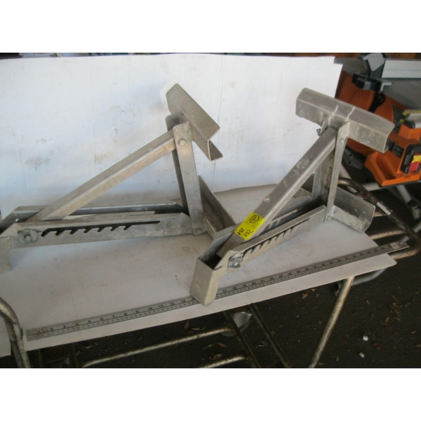 2 ALUMINUM LADDER JACKS