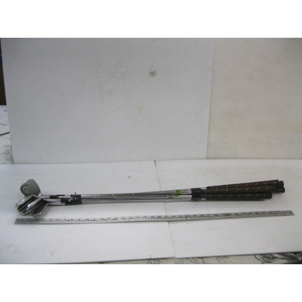 BUNDLE OF RIGHT HANDED GOLFING IRONS