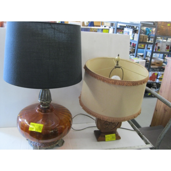 2 VINTAGE LAMPS