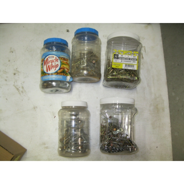 CONTAINERS OF SCREWS