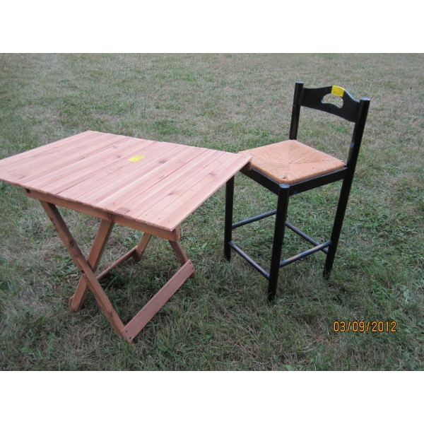 FOLDING WOODEN TABLE