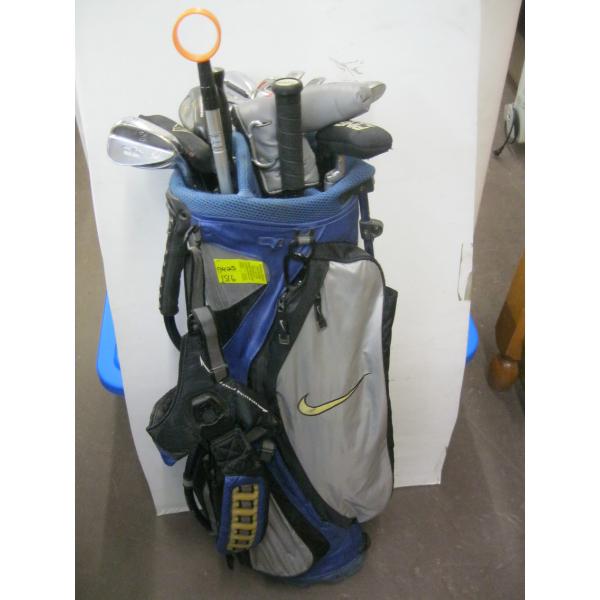BAG OF ASST. IRONS, 2 PUTTERS, 2 UMBRELLAS IN BLUE & GREY NIKE BAG
