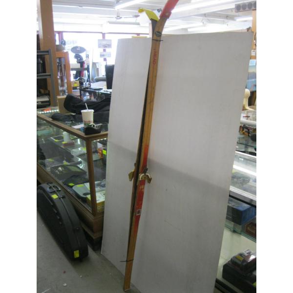 PAIR OF VINTAGE CROSS COUNTRY HEAD SKIS