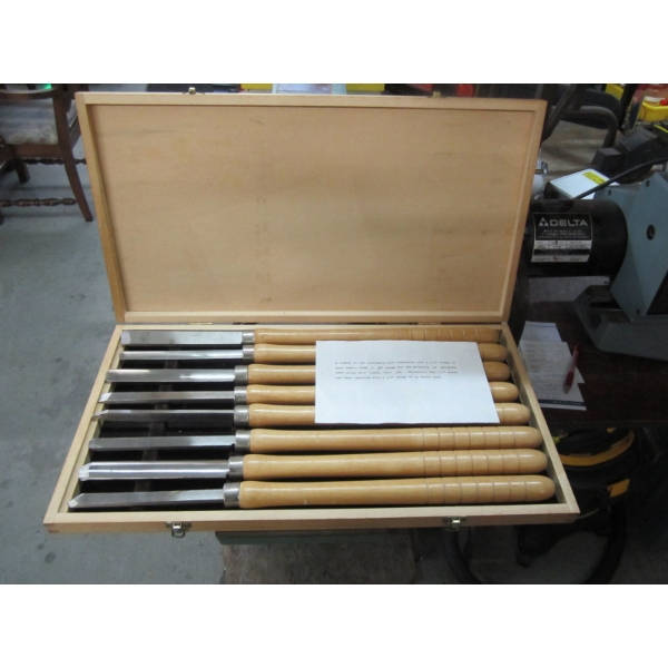 SET OF LATHE TOOLS