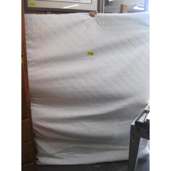 QUEEN SIZE MATTRESS TOPPER