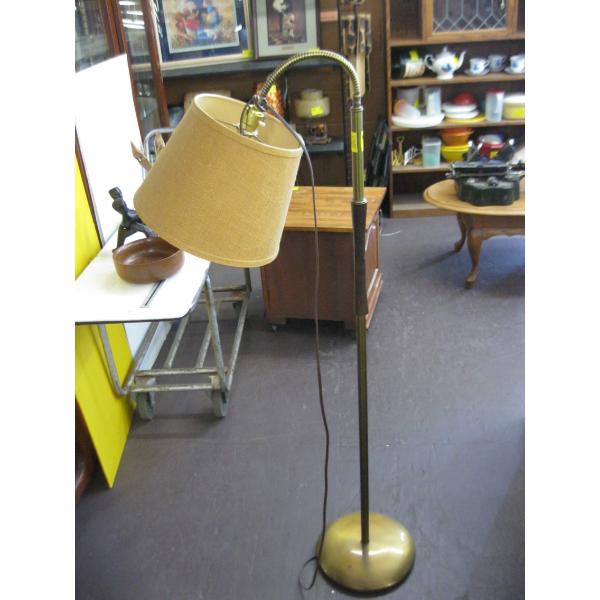 BRASS VINTAGE METAL POLE LAMP