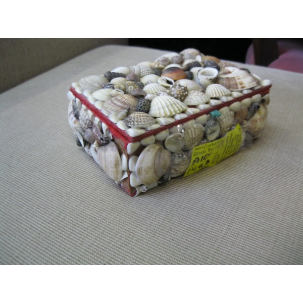 VINTAGE SHELL BOX
