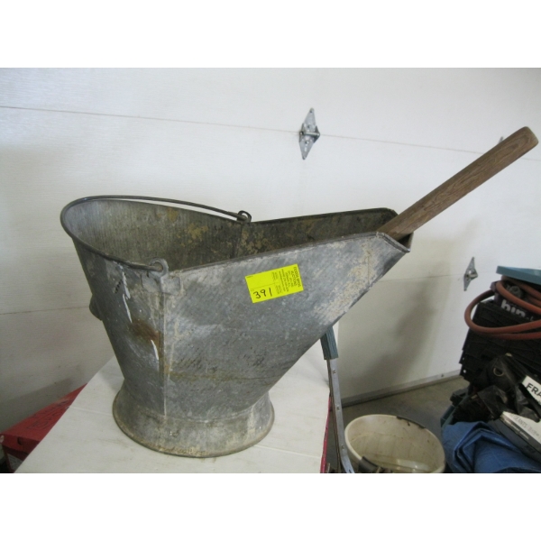 COAL SKUTTLE W/SHOVEL