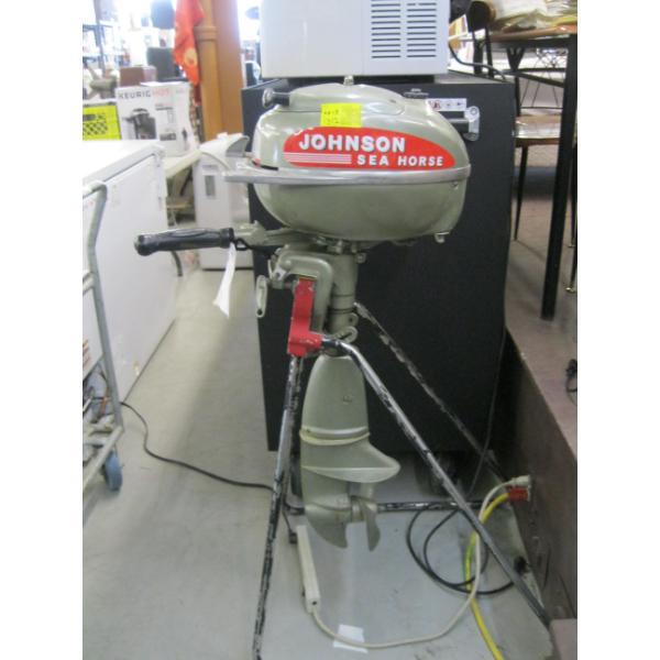 VINTAGE JOHNSON SEAHORSE 5HP OUTDOOR MOTOR - GOOD RUNNING CONDITION
