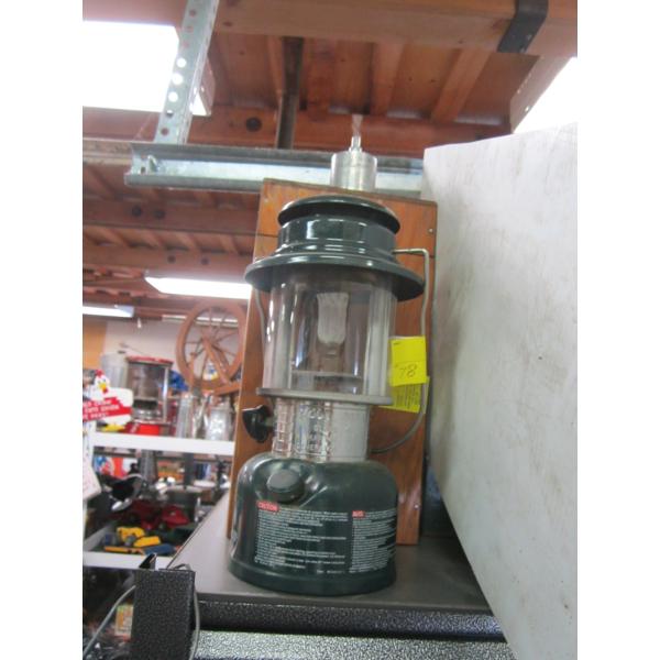 COLEMAN MODEL 325A GAS LANTERN W/WOODEN BOX