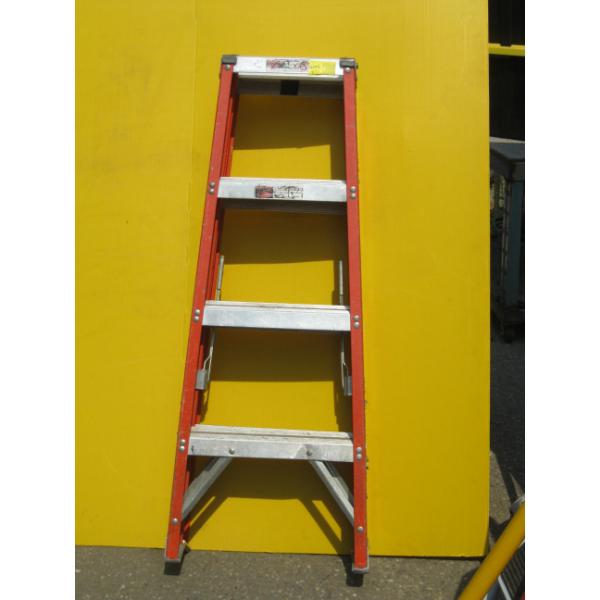 4' FIBERGLASS LADDER