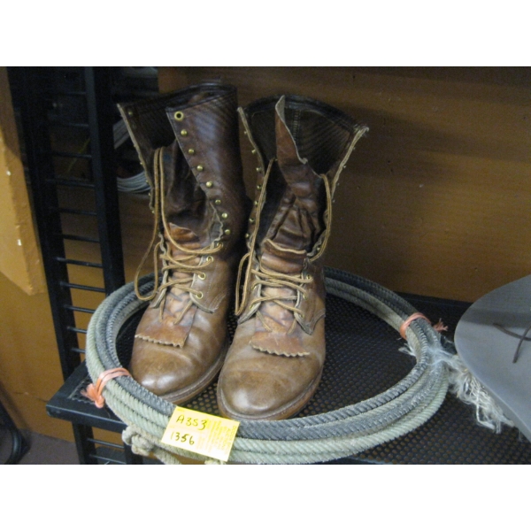 PAIR OF LEATHER BOOTS & A LASSO