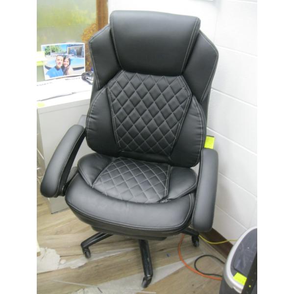 BLACK OFFICE CHAIR