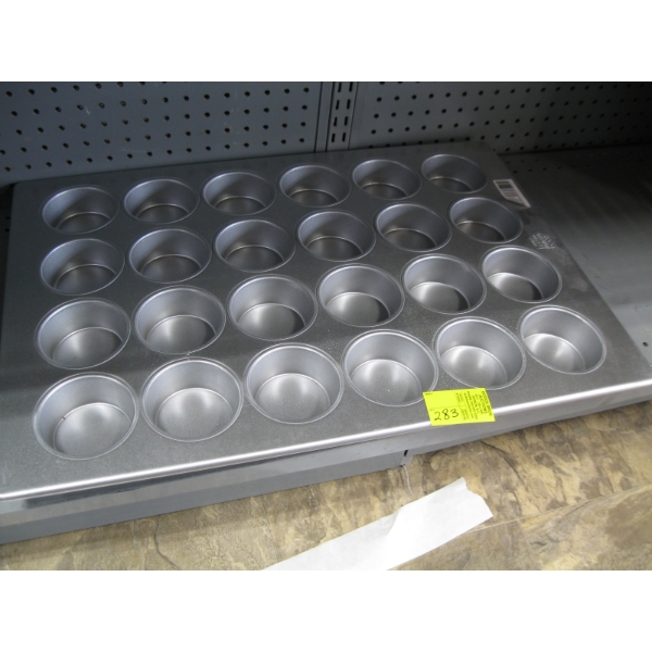 LG. MUFFIN TIN