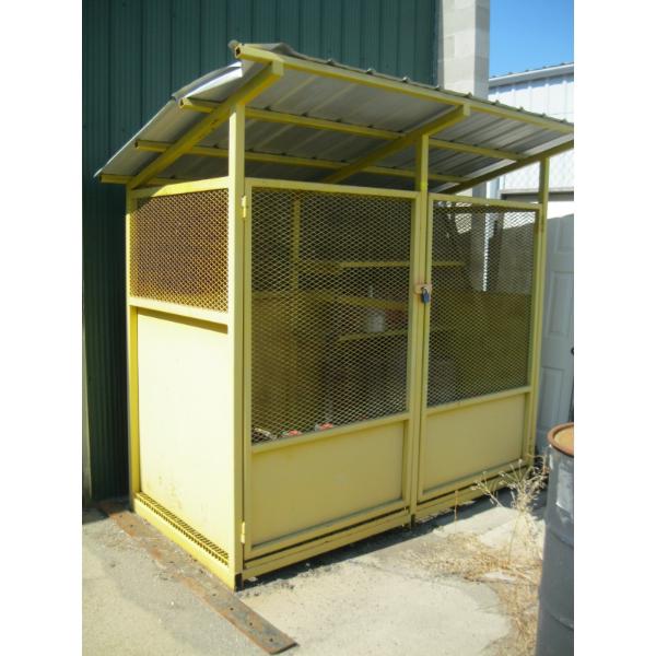 LG. YELLOW SCREENED IN FUEL/PROPANE STORAGE UNIT