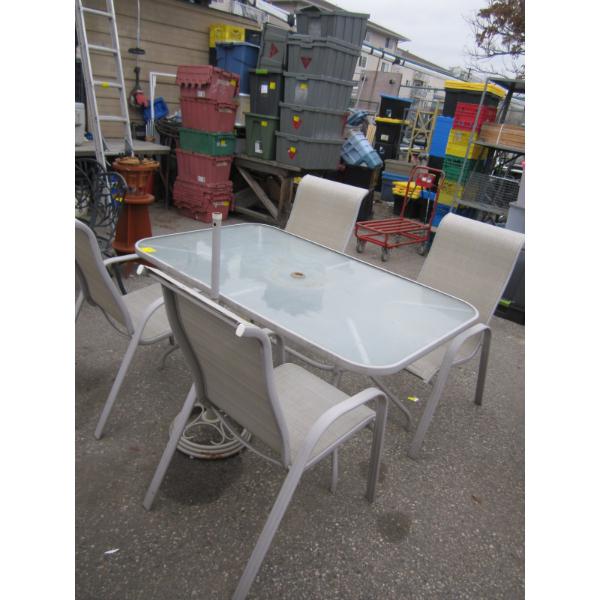 PATIO TABLE W/4 CHAIRS