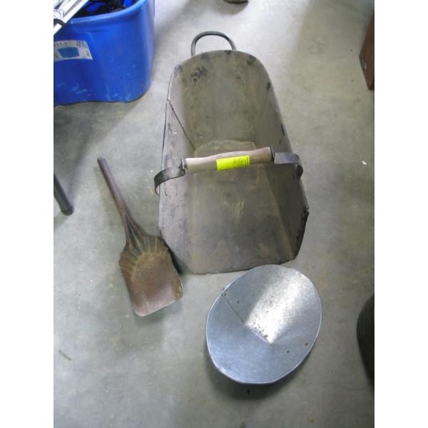COAL SKUTTLE W/SHOVEL & SM. SCALE TRAY