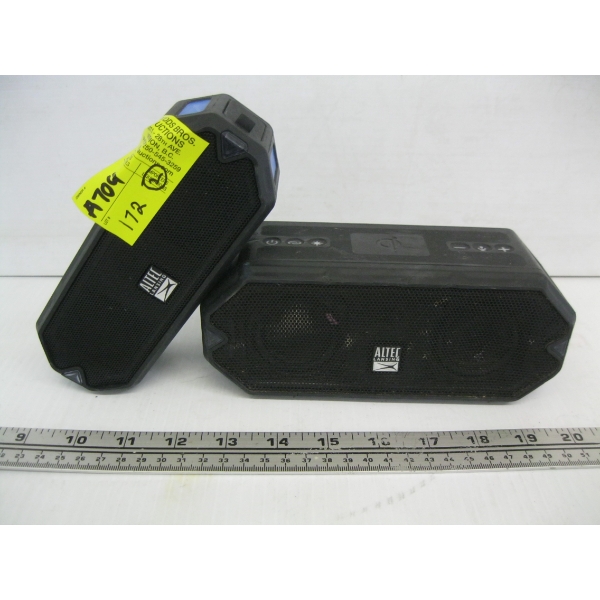 2 BLUETOOTH SPEAKERS