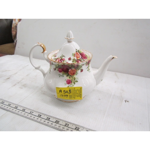 ROYAL ALBERT OLD COUNTRY ROSE TEAPOT