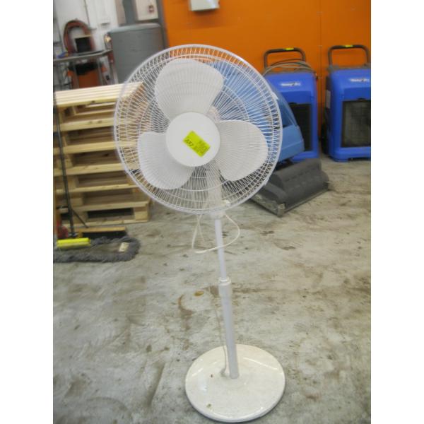 WHITE FLOOR FAN