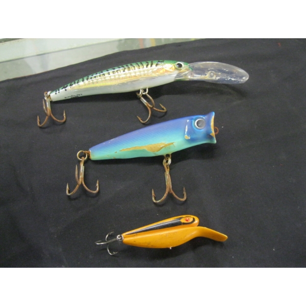 3 FISHING PLUGS