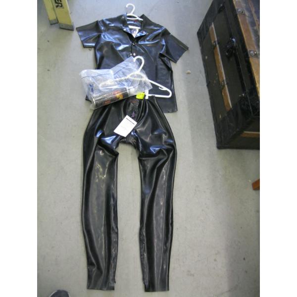 LATEX PANTS & SHIRT W/LUBRICANT