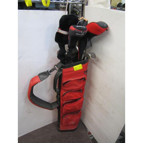 SET OF GOLF CLUBS IN BAG