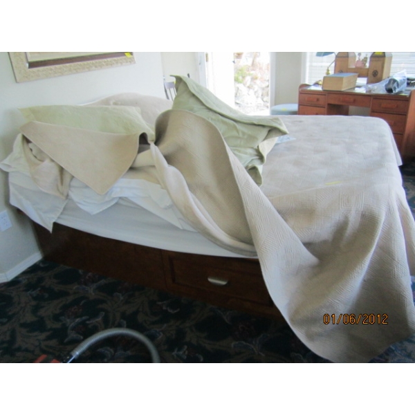 BED W/WOODEN BEDFRAME W/DRAWERS - CAPTAIN'S BED