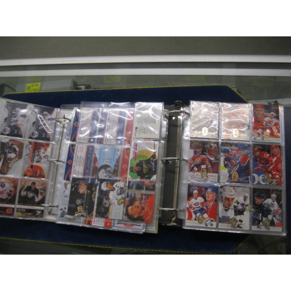 2 BINDERS OF HOCKEY CARDS