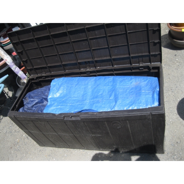BROWN PATIO STORAGE BOX W/TARPS
